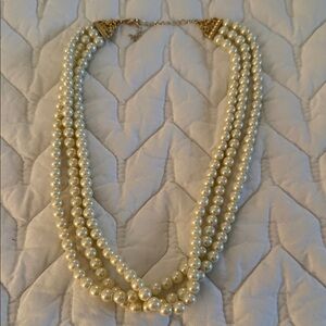 Elegant Cream Pearl Necklace
